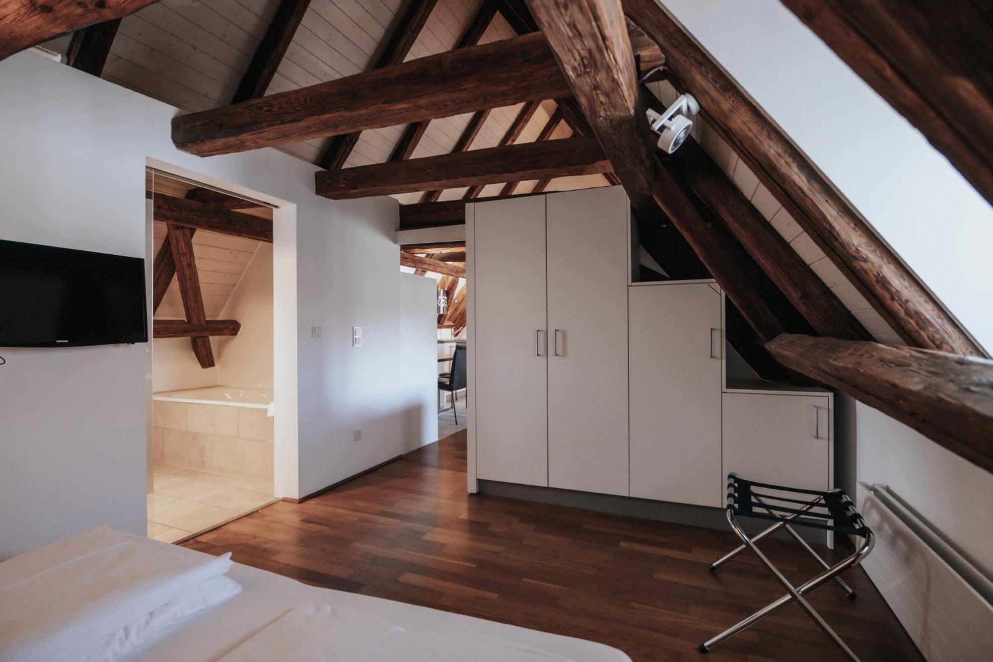 Design Hotel & Restaurant Loewen อูล์ม ภายนอก รูปภาพ