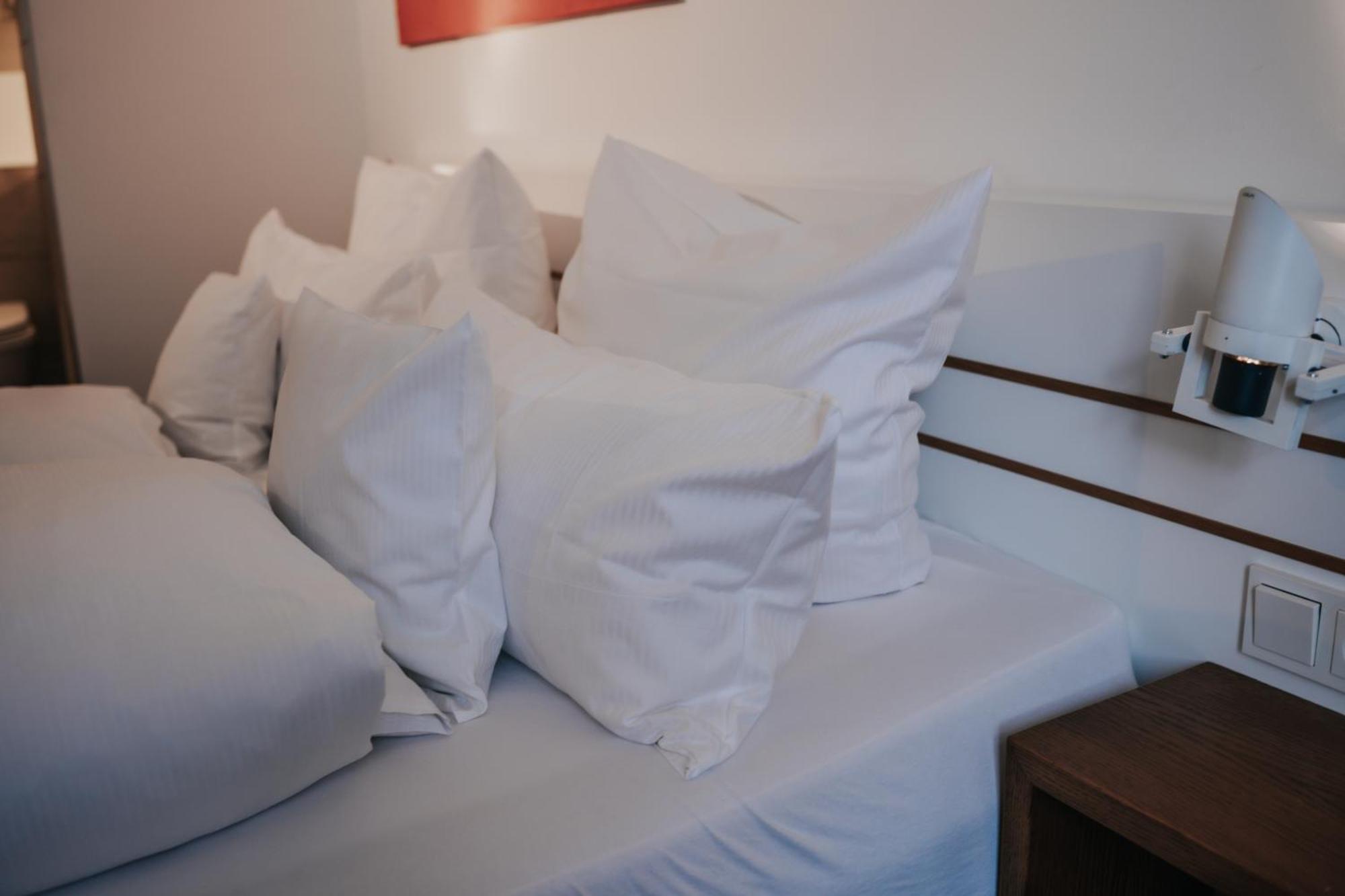 Design Hotel & Restaurant Loewen อูล์ม ภายนอก รูปภาพ