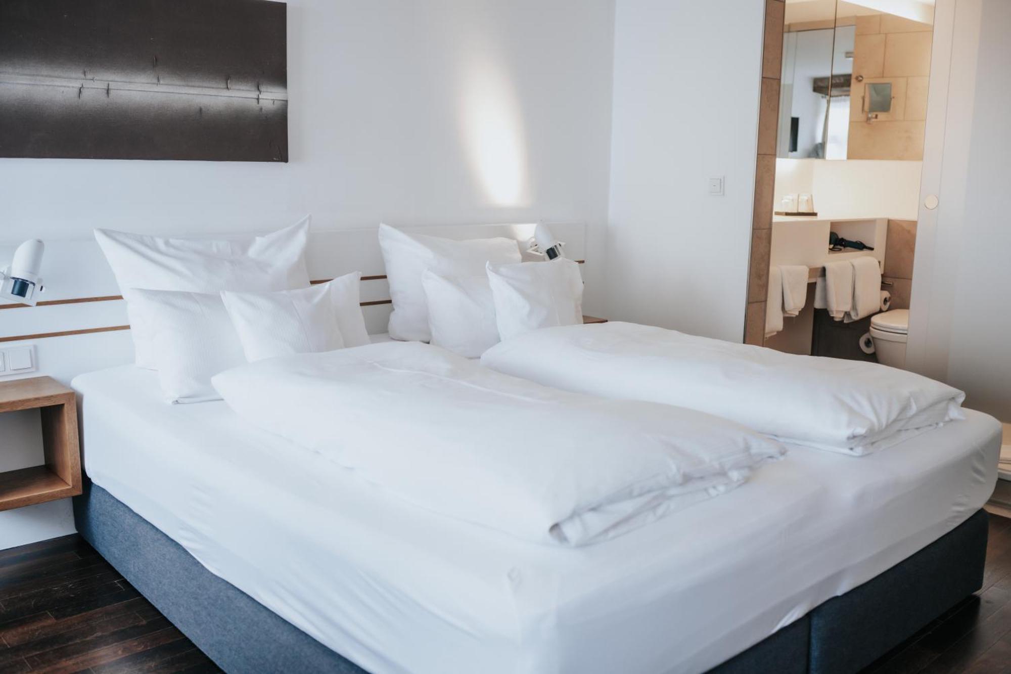Design Hotel & Restaurant Loewen อูล์ม ภายนอก รูปภาพ