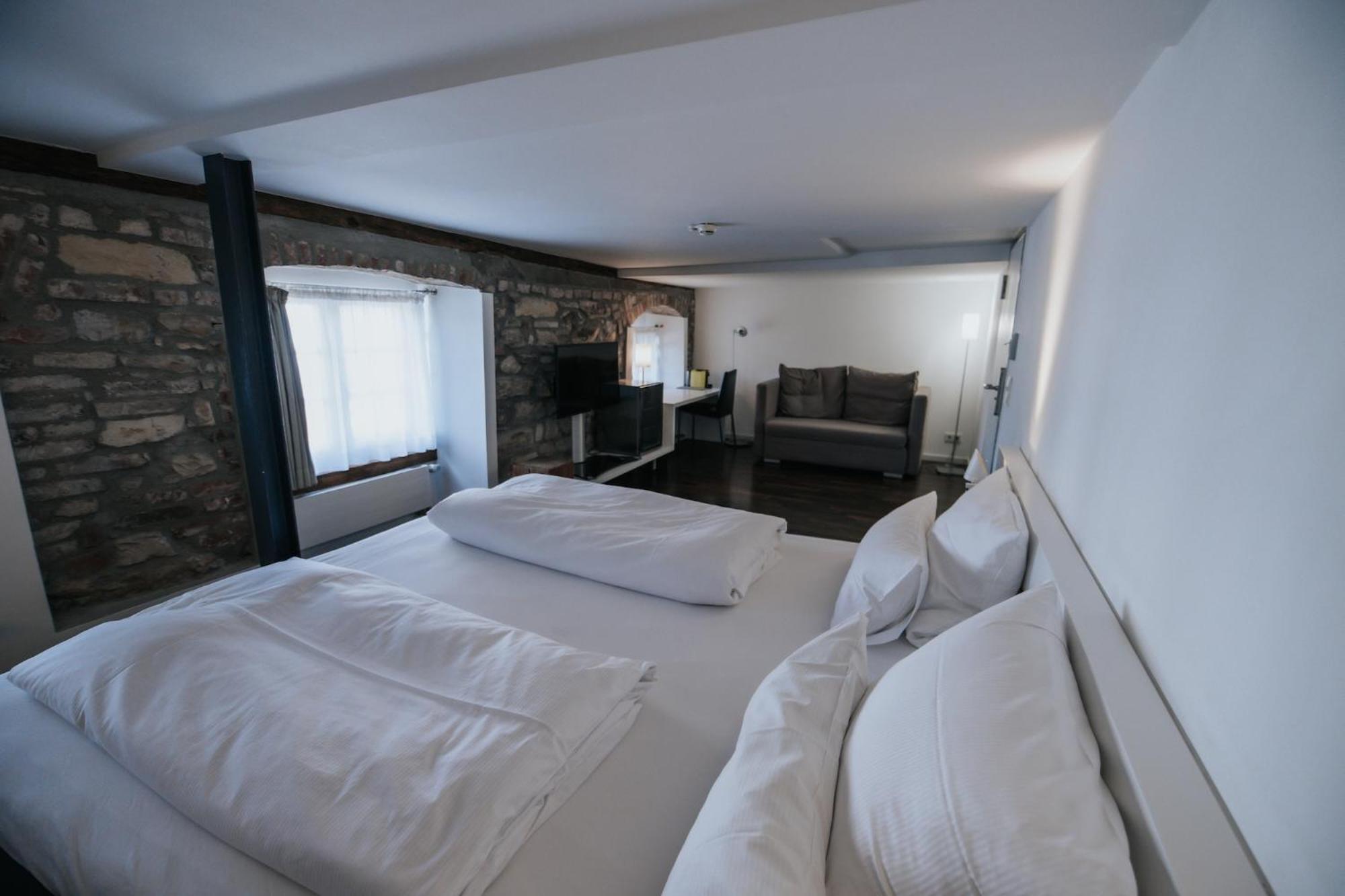 Design Hotel & Restaurant Loewen อูล์ม ภายนอก รูปภาพ